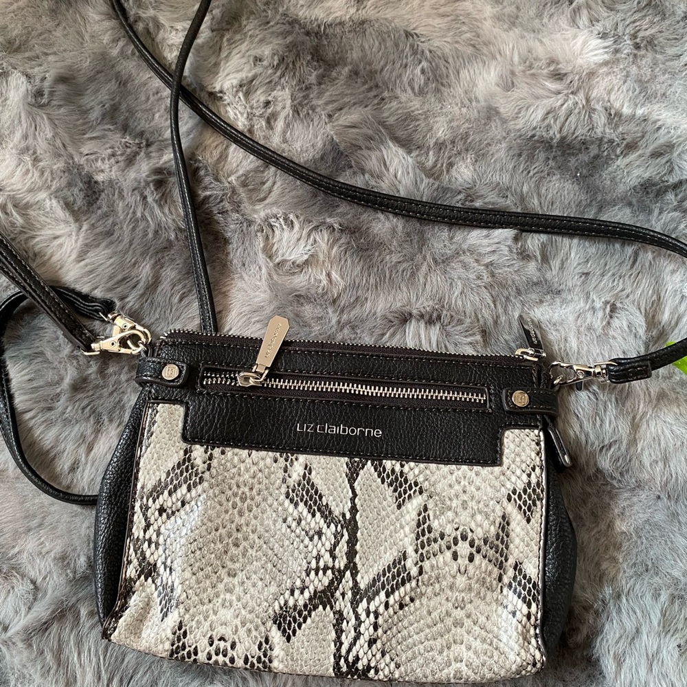 Liz Claiborne Black and Cream Crossbody  NWOT - Picture 6 of 6